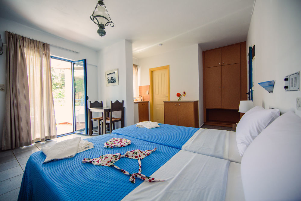 Iliana Hotel Pánormos エクステリア 写真